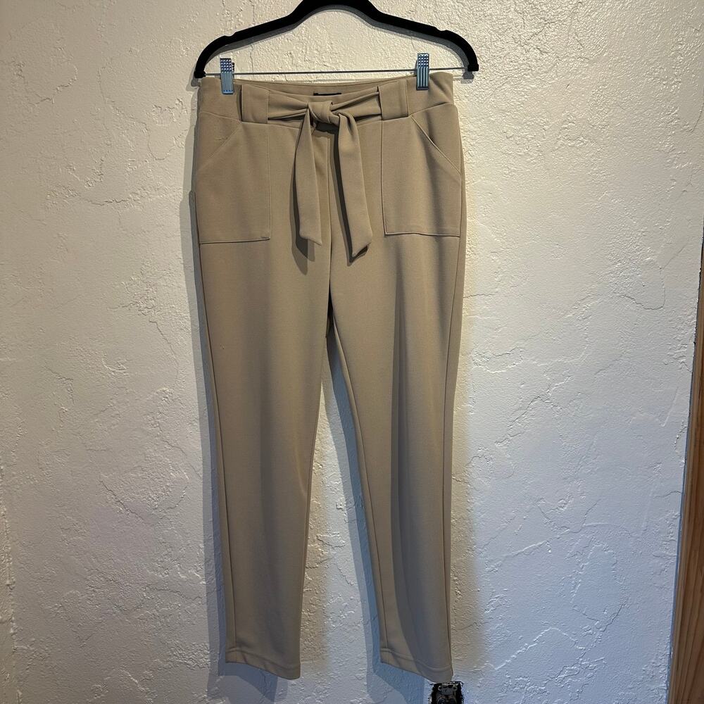 Soho Apparel Ltd. Size Medium Pull On Light Khaki Pants Pockets Tie Waist